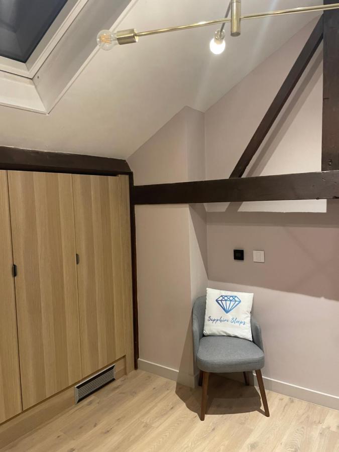M1 Centre 3 Bed 3 Bath Luxe Penthouse Apartment *