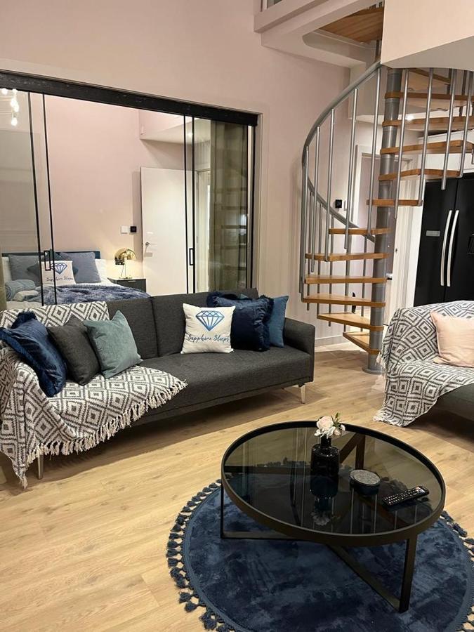 M1 Centre 3 Bed 3 Bath Luxe Penthouse Apartment *