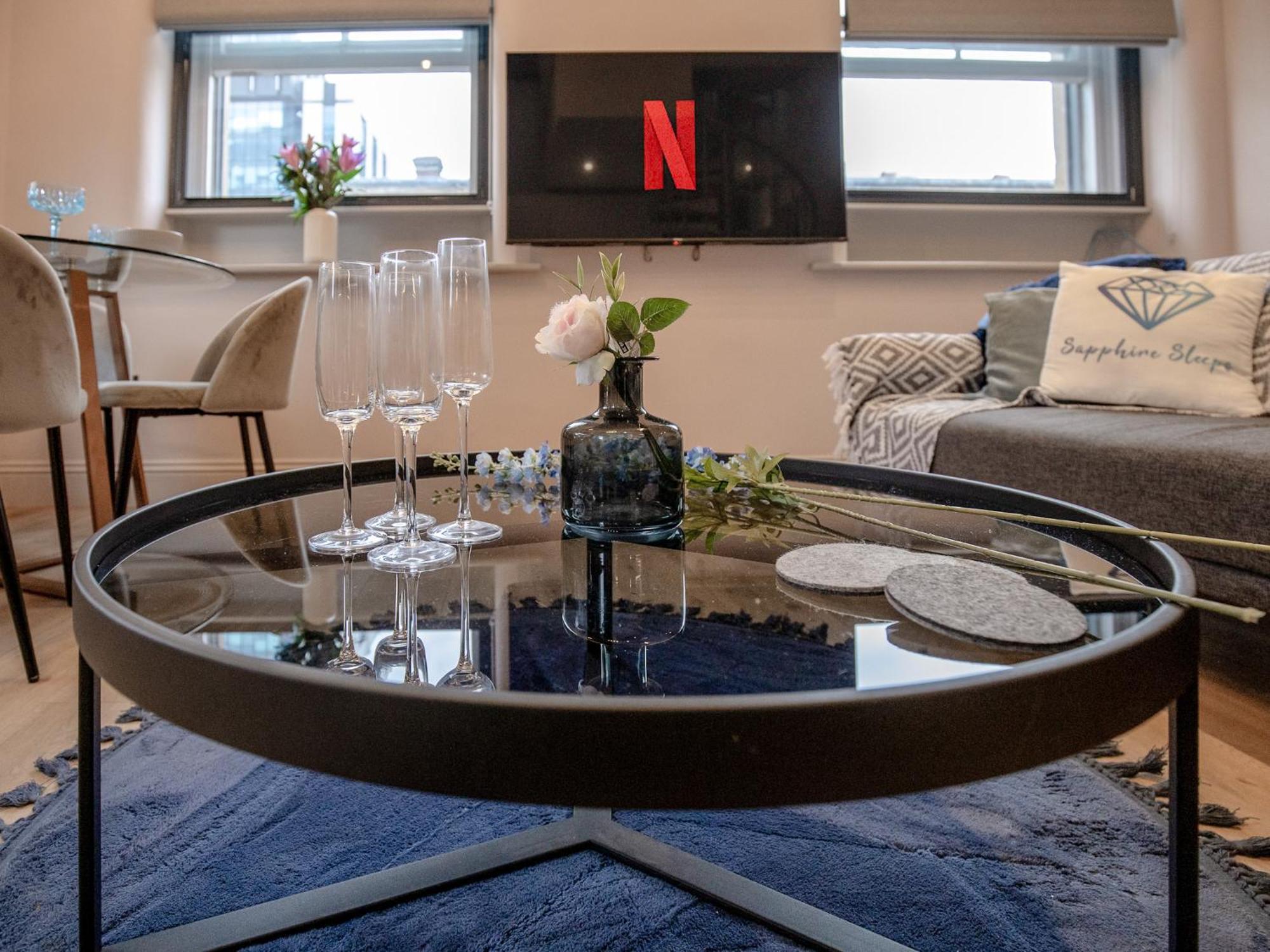 Apartment M1 Centre 3 Bed 3 Bath Luxe Penthouse *